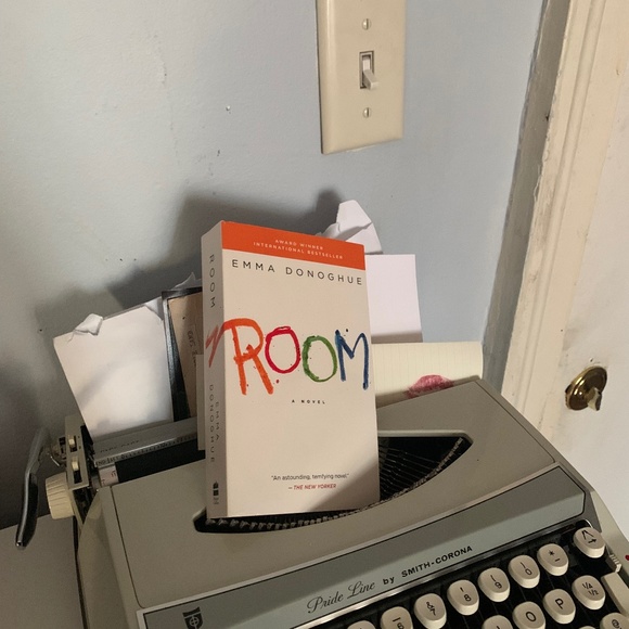 Room book for sale - Picture 1 of 3